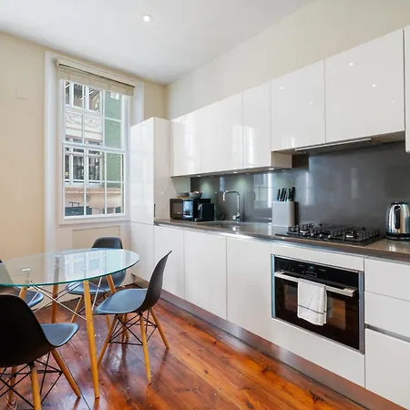 Superb One Bedroom Apartment In Soho London Exterior photo